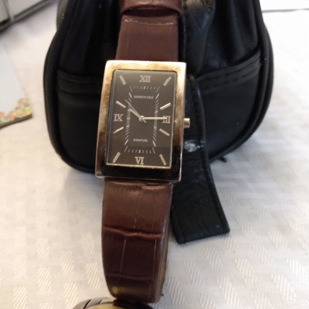 Watch - Picture 2 of 4